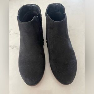 Girls black booties with stars. Size 1
